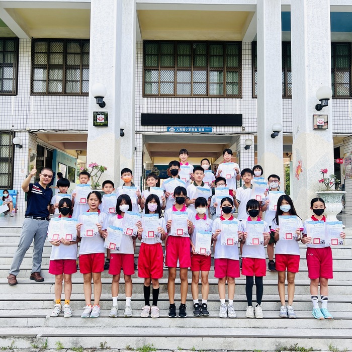 恭喜跳繩隊參加2025年臺中市體育嘉年華會暨議長盃民俗體育運動競技 獲獎無數圖片