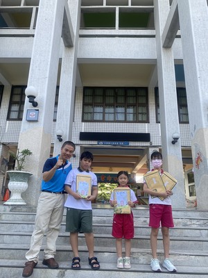 恭喜608楊小蓁、412李孟融、309鍾瀅羽獲兒童天地入選刊登，201蔡時雨有獎徵答獲獎。感謝 賴慶霖 、江元凱、徐麗芬、顏秀芳四位老師用心指導。圖片