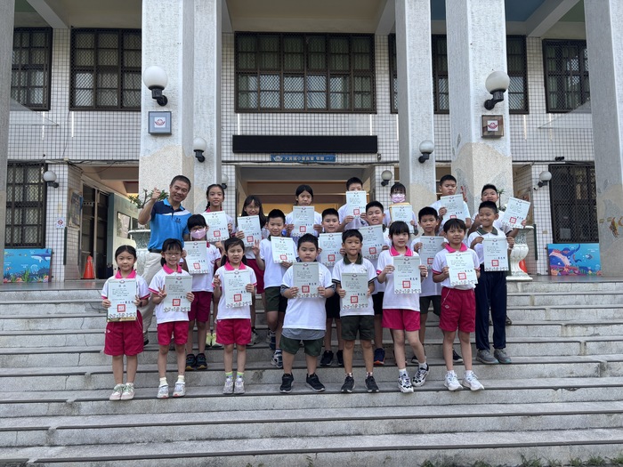 114學年度臺中市學生美術比賽校內初賽優勝同學圖片