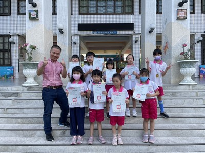 恭喜通過6月份閱讀認證的同學　特別恭喜三年四班陳怡均同學通過小博士認證圖片