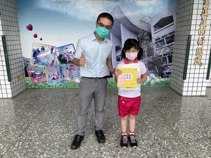 203 卞芷岑 參加112台中市創意閱讀推銷高手比賽榮獲故事小天使單人組第三名 感謝指導老師林昀蓁