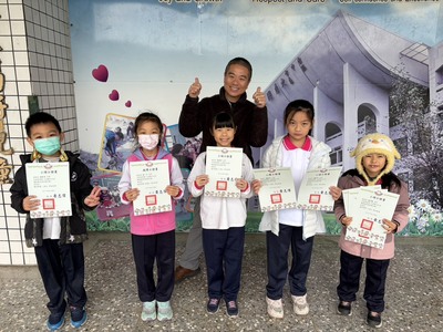 二年一班張宇嫣、林一凡、鐘杉杉、蔡景伊、謝帛昊榮獲本校閱讀護照學位證書圖片