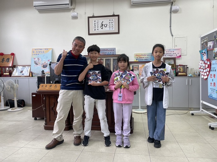 恭喜513劉宣愛、 405 辜繹誠、 309 蕭詠云，參加臺中市線上閱讀舉辦2025中臺灣元宵燈會「蛇年愛閱」閱讀學習活動獲得入選。感謝王福章、林慧靜、蔡英姝老師指導。