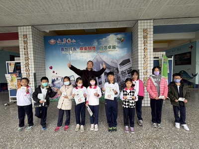 114學年度上學期閱讀線上認證系統積分達1500-3000分獲獎同學圖片