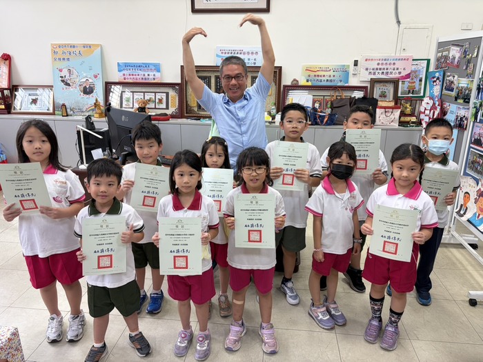 恭喜本校榮獲愛閱家庭及閱讀小達人之學生，成功完成挑戰
