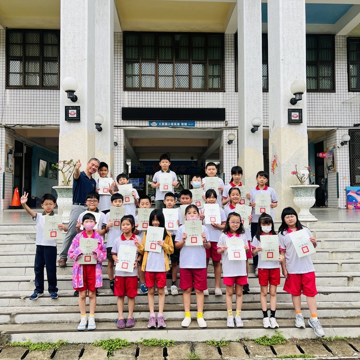 407參加14學年度臺中市國民小學普及化跳繩西區複賽 榮獲 中年級組 第二名